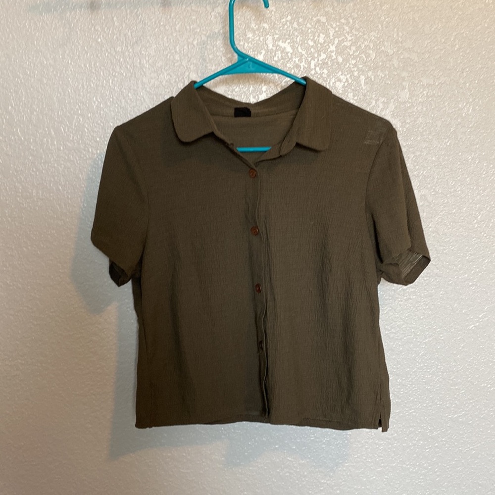 cropped collared green tee